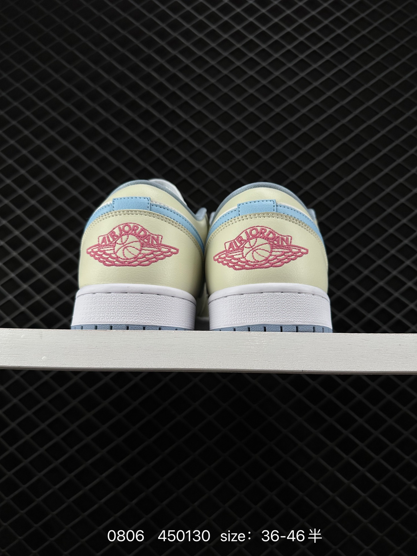 （NIKE）AIR JORDAN 1 MID